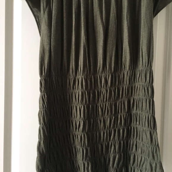 DKNY Stretchy Top - So flattering! - Picture 4 of 8